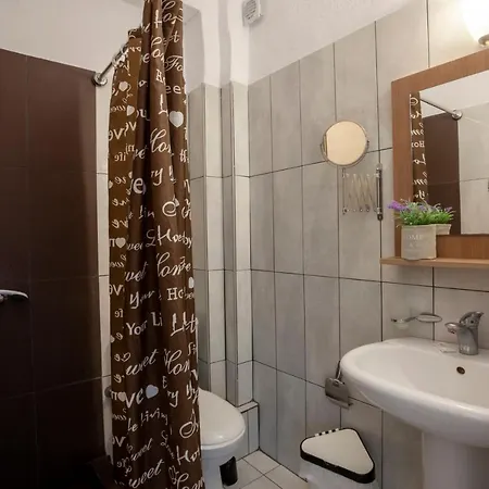 Nikiforos Family Apartment דירה חניוטי